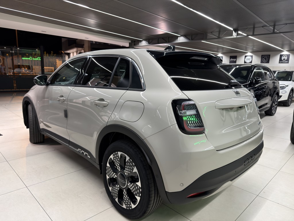 FIAT 600 1200 HYBRID 110 CV LA PRIMA KM0